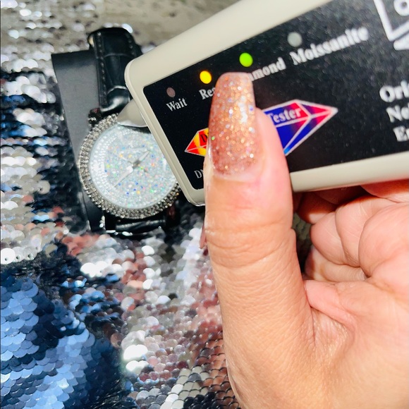 Best Valentines anniversary birthday gift for women real diamond watch not fake - Picture 7 of 7